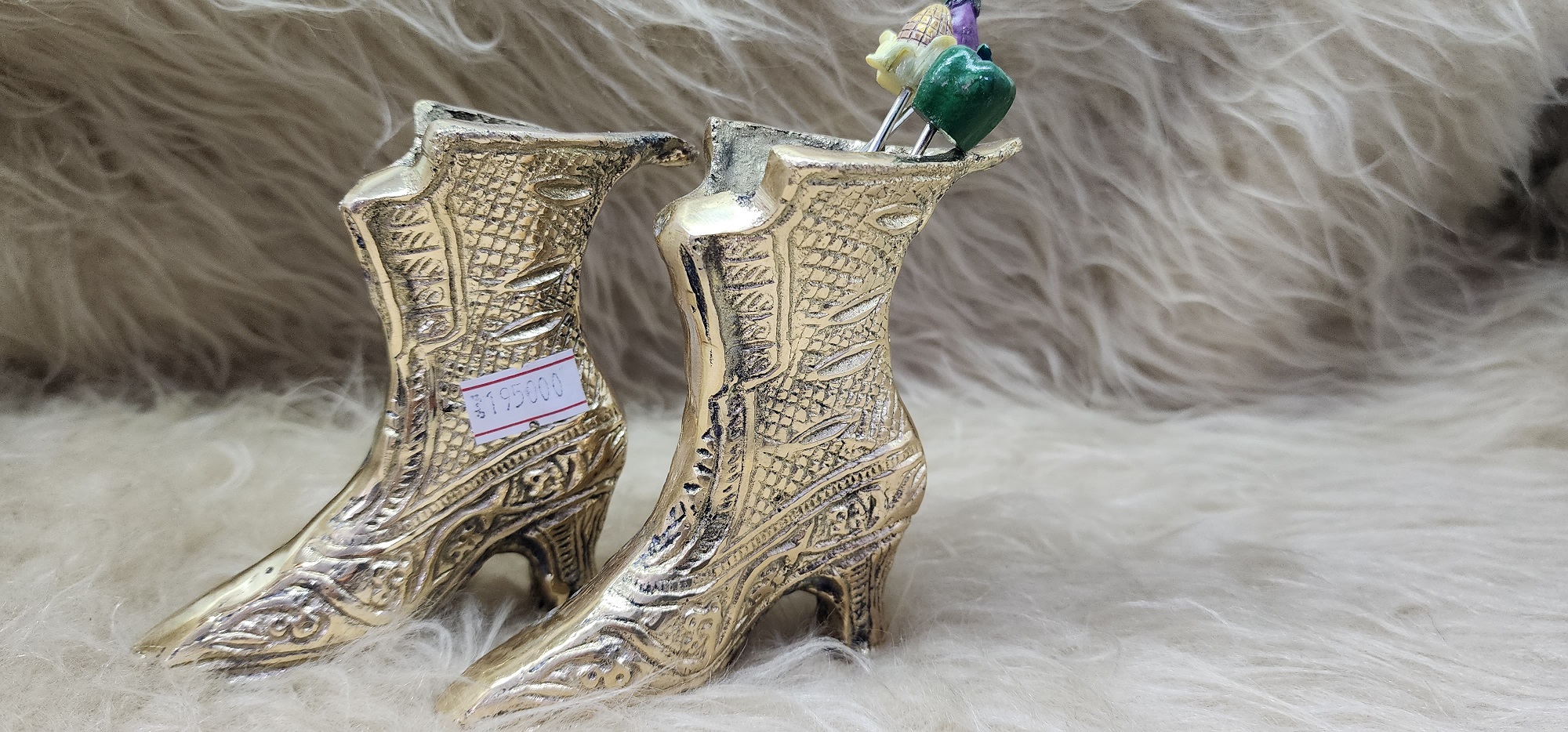 مجسمه چكمه دوتايي برنزي 